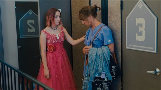 Saoirse Ronan and Laurie Metcalf in Lady Bird 